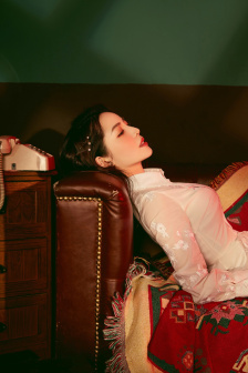交换玩弄两个美妇教师韩国电影